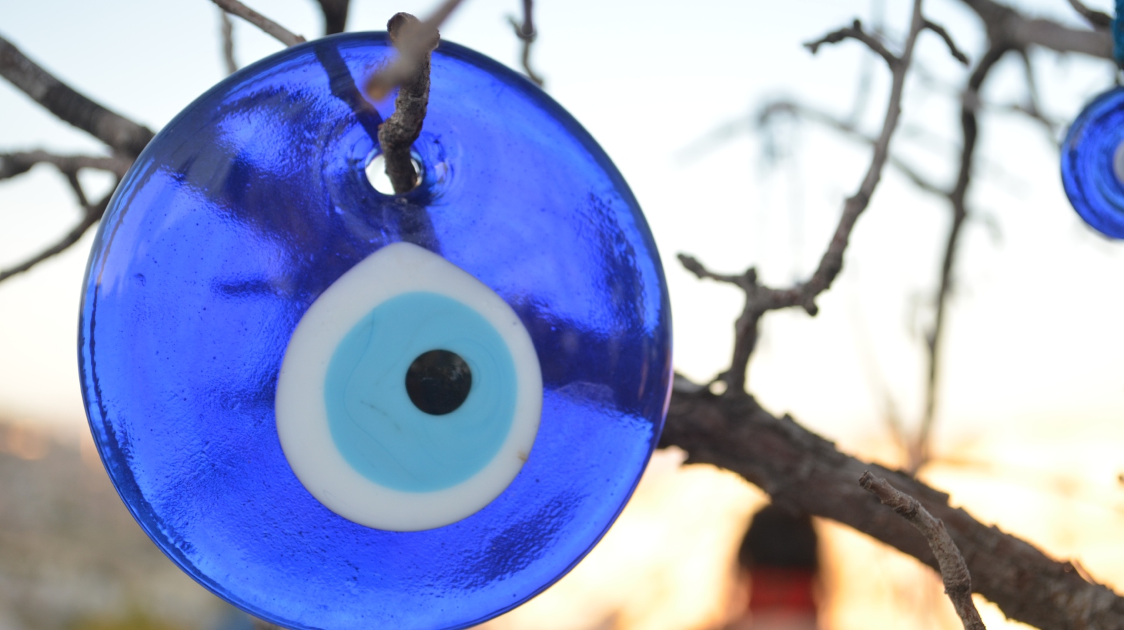 بالفيديو: طقس هندوسي غمس قدم الرضيع في "سائل 